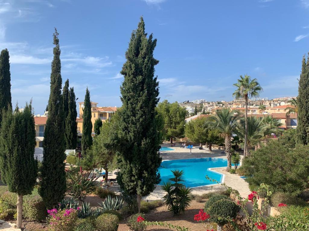 Regina Gardens - Spacious 3 Bed, 2 Bath Maisonette Paphos Exterior photo