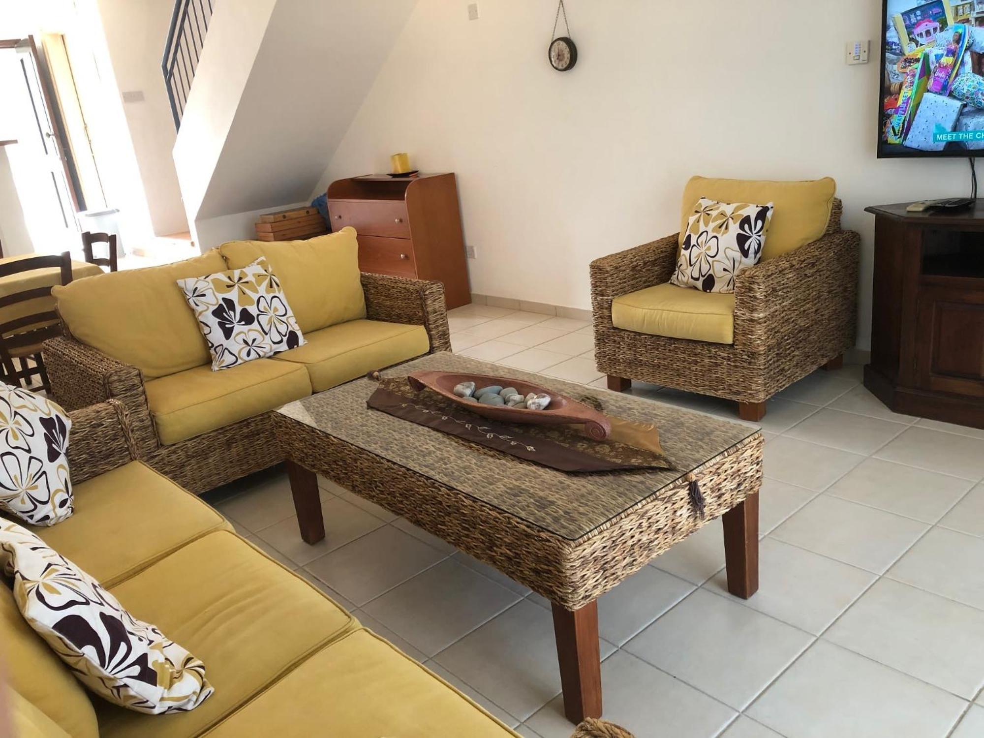 Regina Gardens - Spacious 3 Bed, 2 Bath Maisonette Paphos Exterior photo