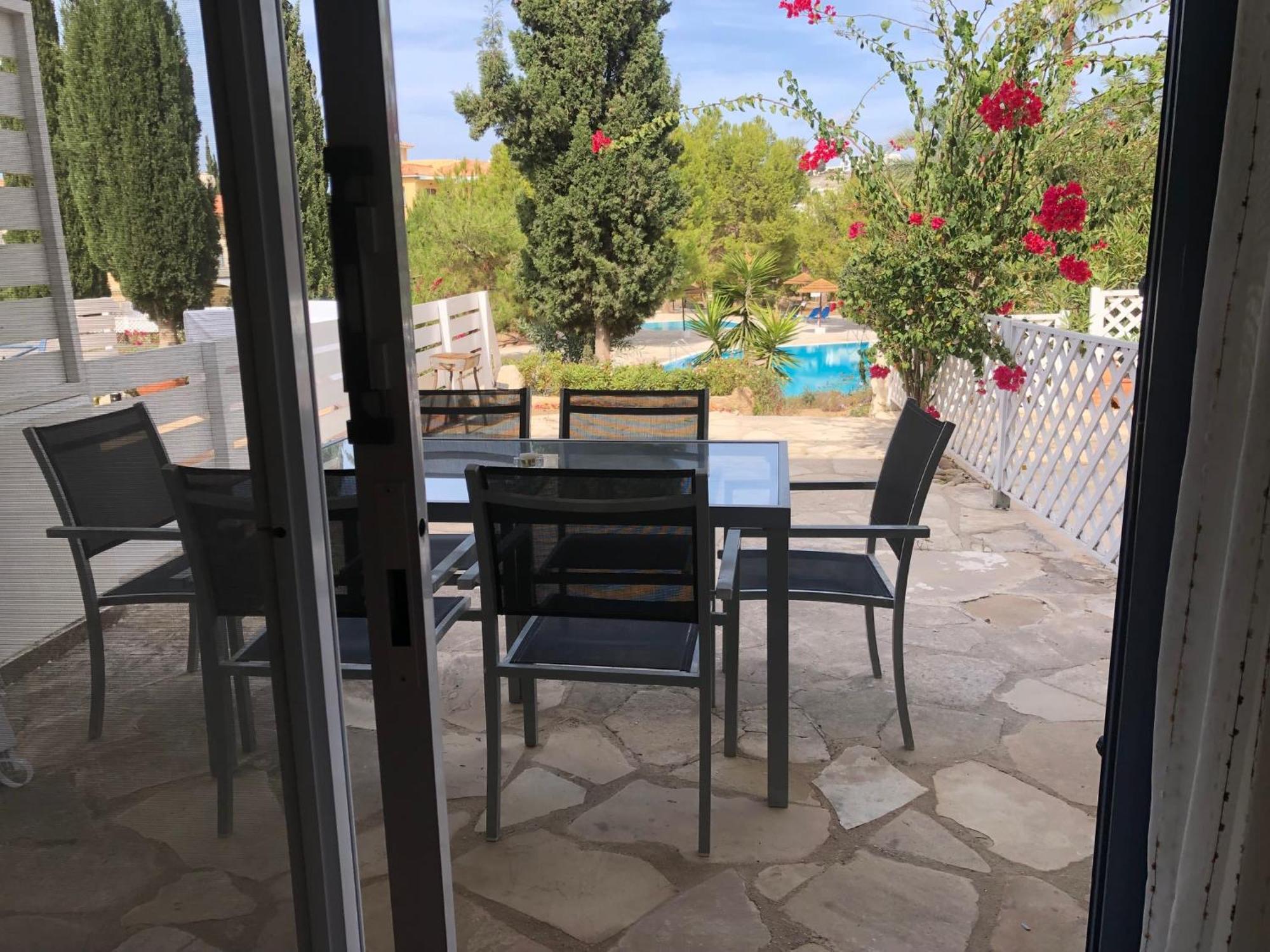 Regina Gardens - Spacious 3 Bed, 2 Bath Maisonette Paphos Exterior photo